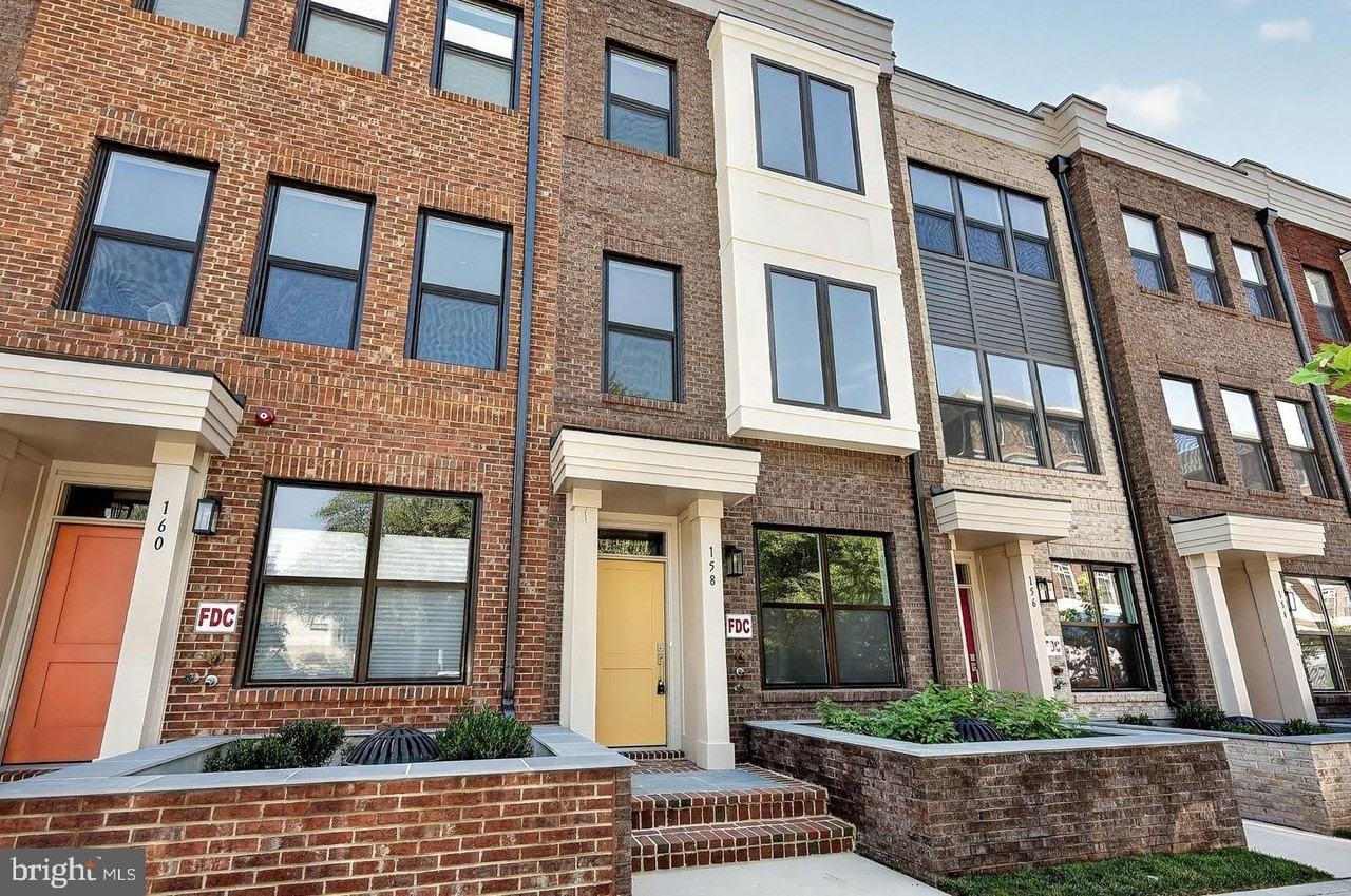 158 N Lee St - Photo 3 of 50