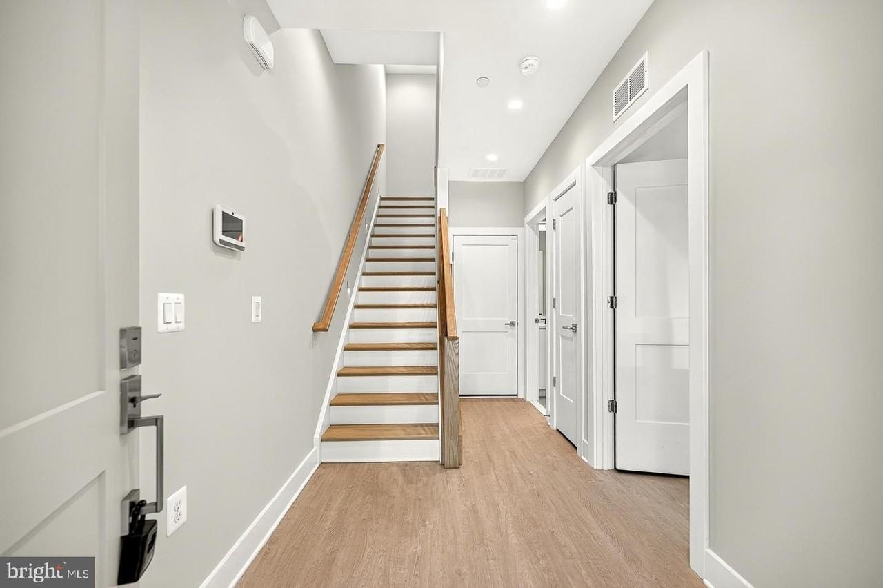 158 N Lee St - Photo 4 of 50