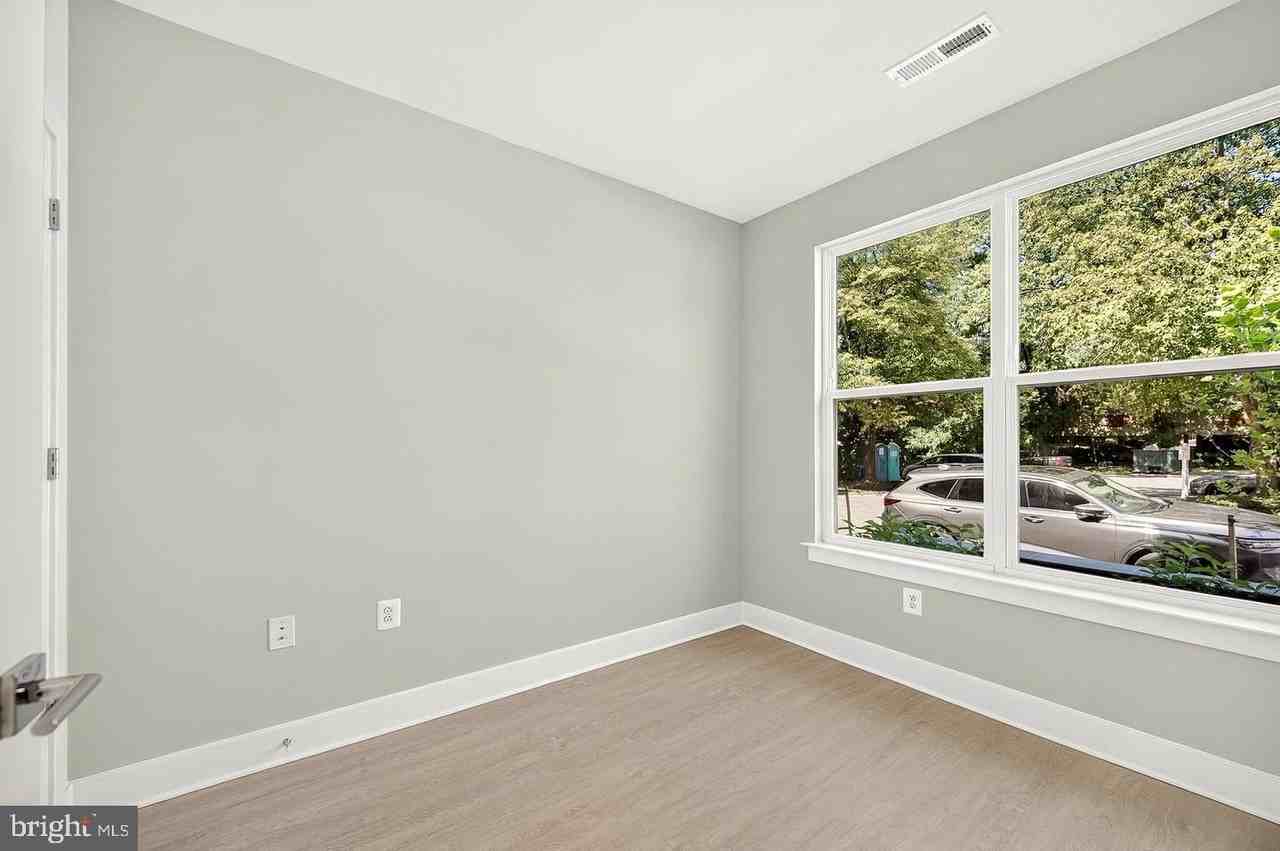 158 N Lee St - Photo 6 of 50