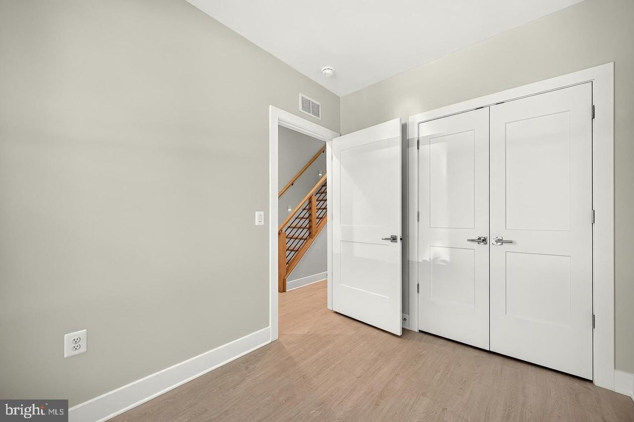 158 N Lee St - Photo 7 of 50