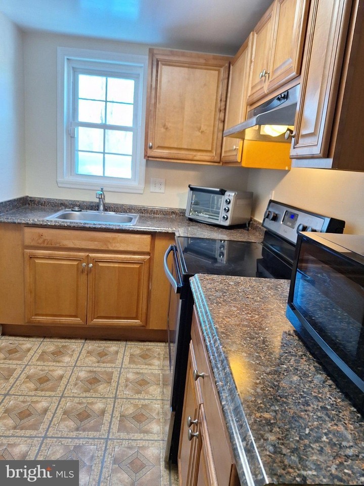 10506 Oak Pl - Photo 4 of 13