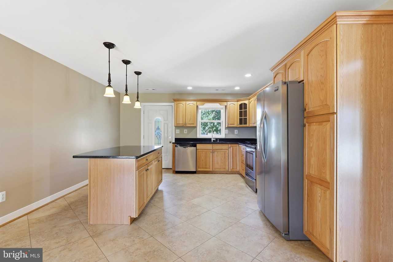 2303 Courthouse Rd - Photo 2 of 23