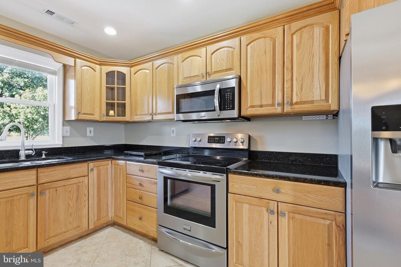 2303 Courthouse Rd - Photo 5 of 23