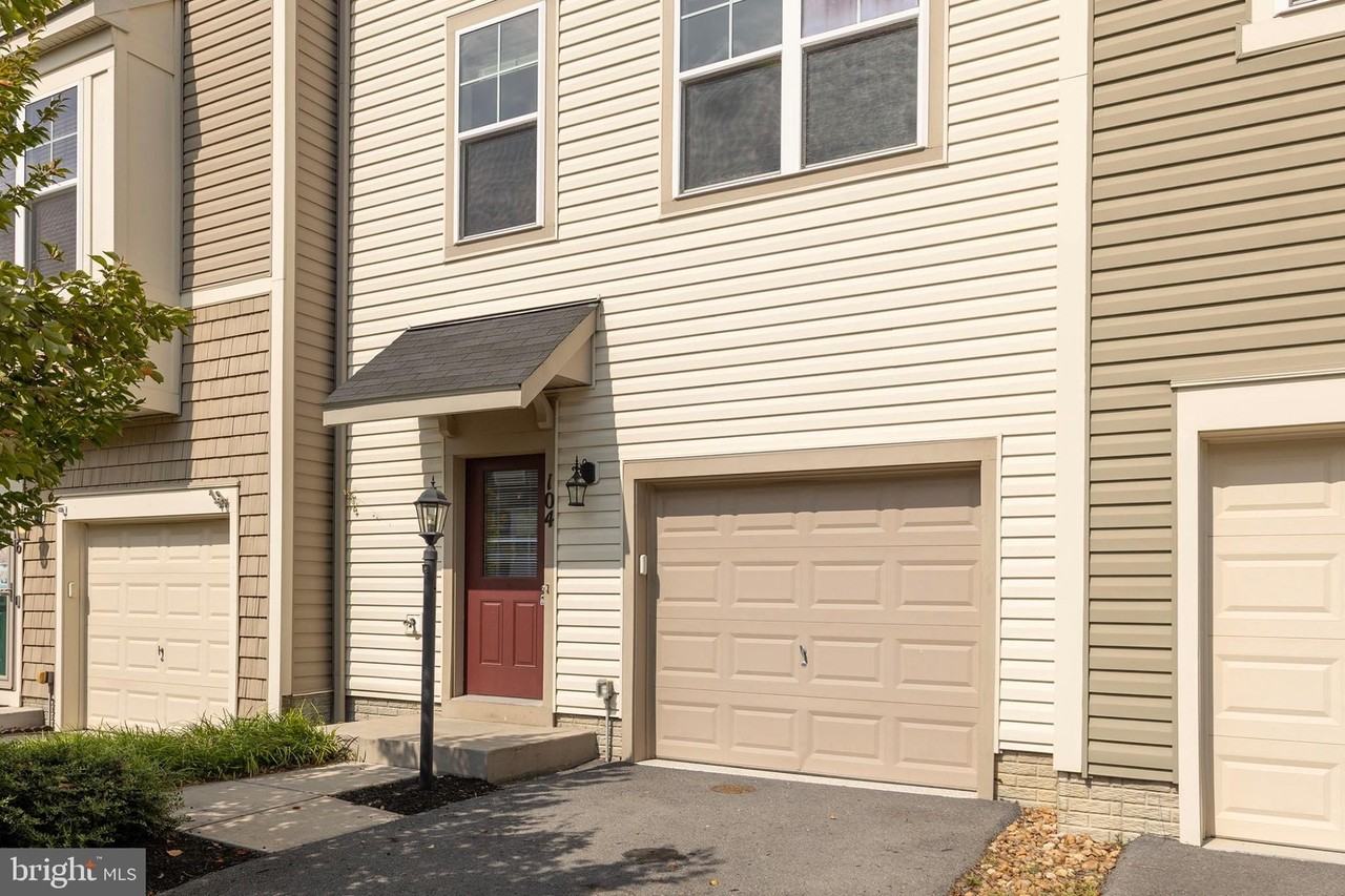 104 Pintangle Ct - Photo 2 of 46
