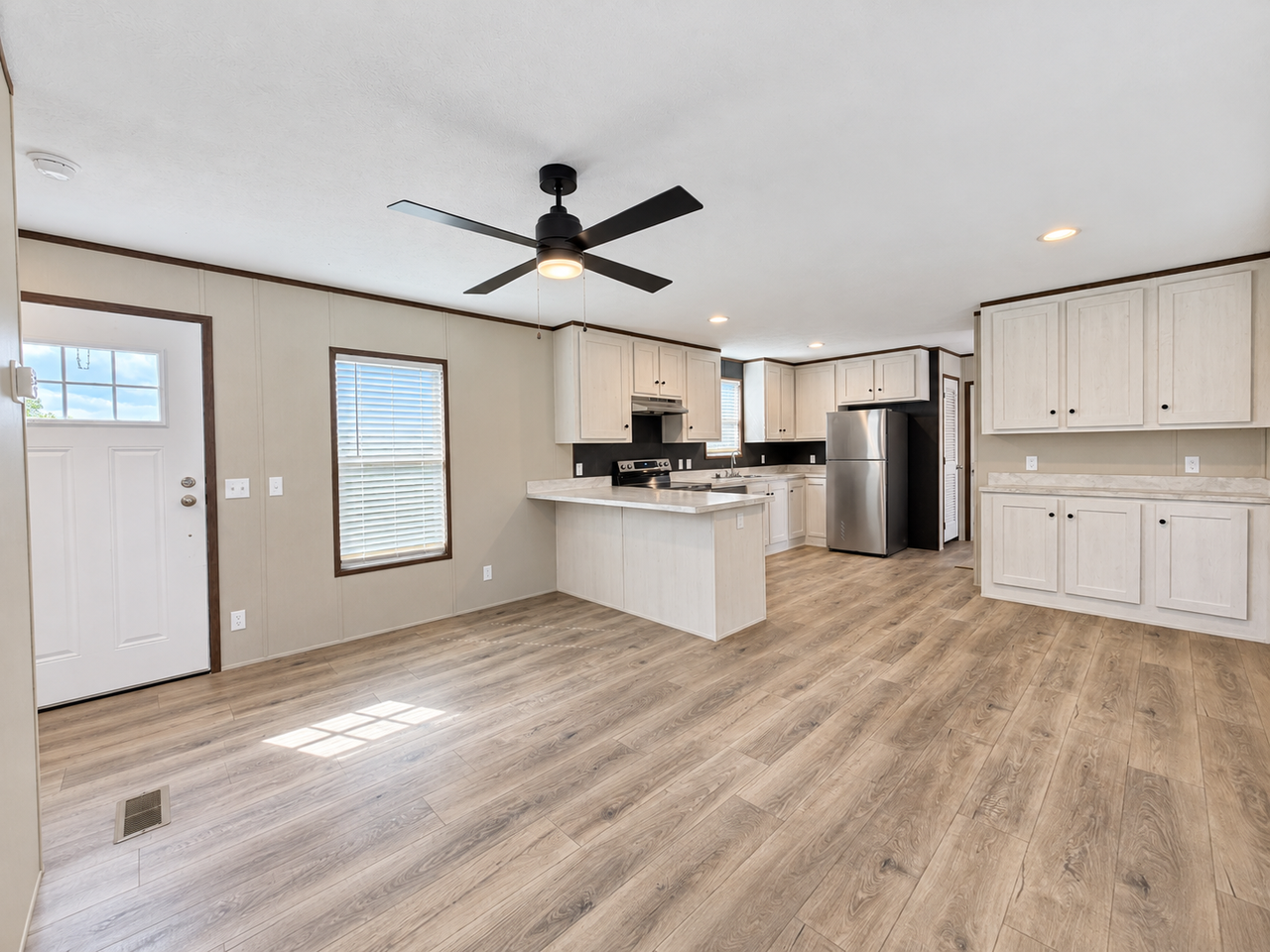 709 N Collins Fwy #127 - Photo 3 of 25