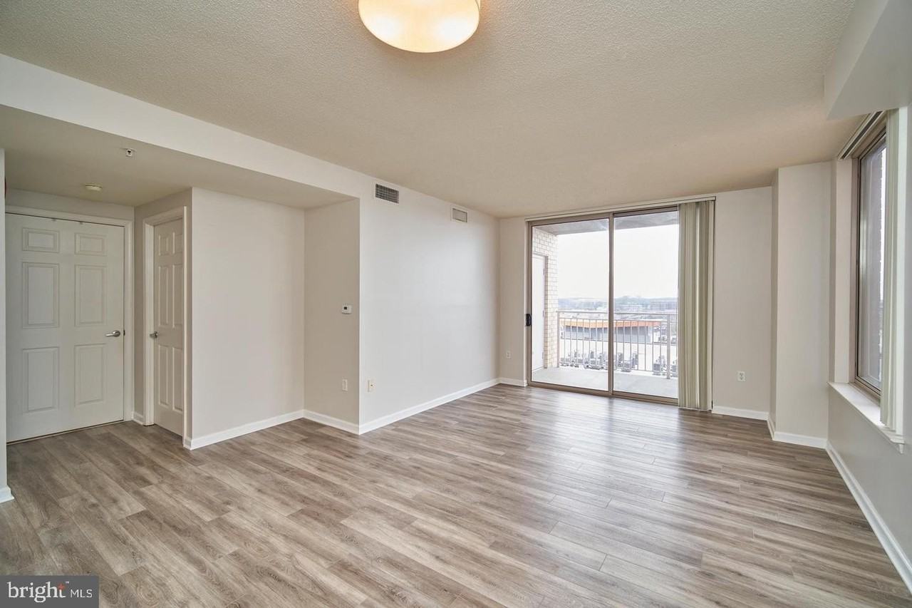 2726 Gallows Rd #1009 - Photo 5 of 33
