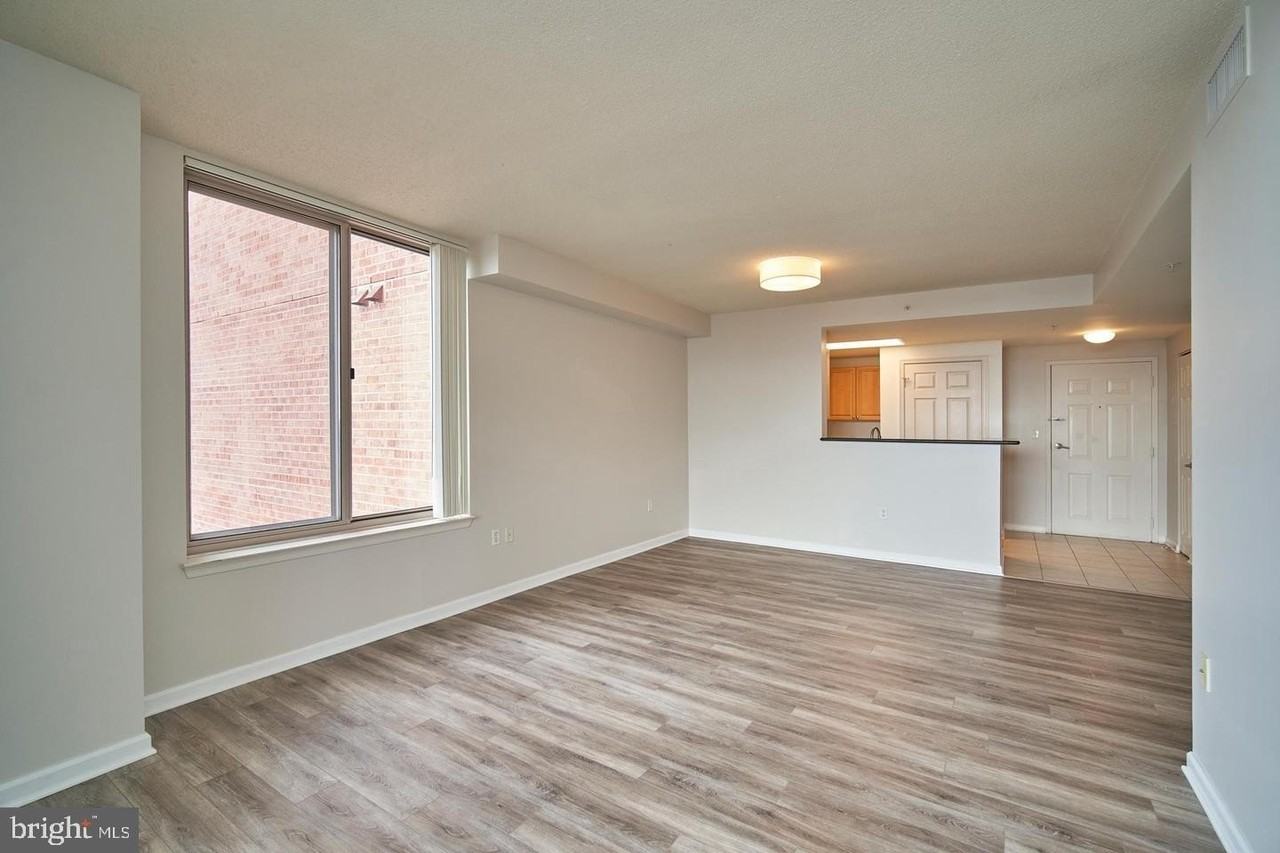 2726 Gallows Rd #1009 - Photo 7 of 33