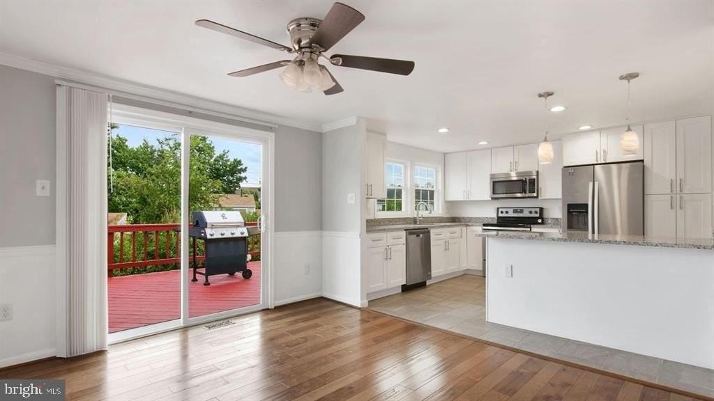 12802 Melvue Ct - Photo 4 of 31