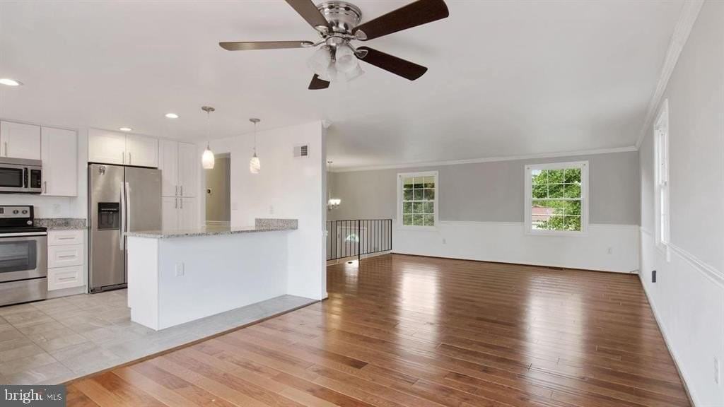 12802 Melvue Ct - Photo 5 of 31