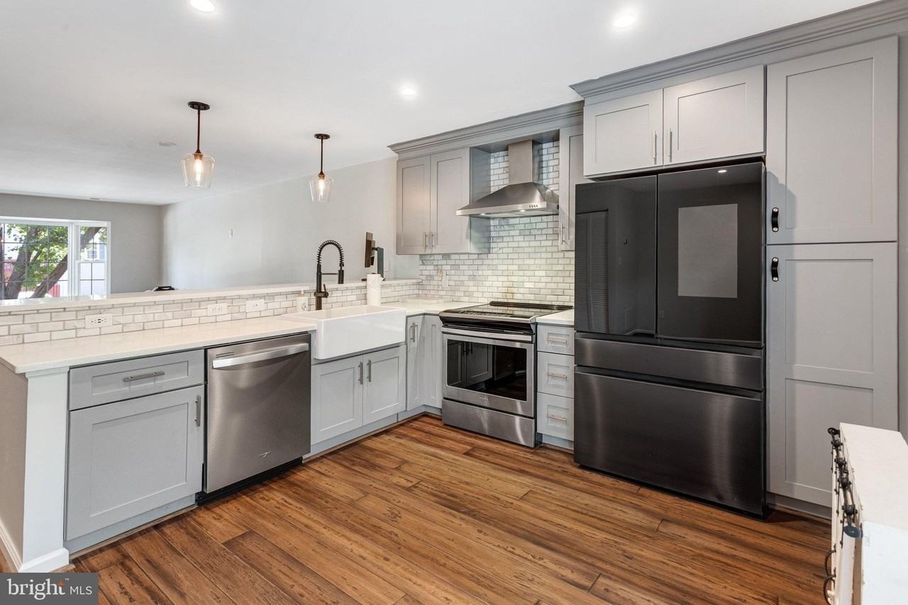 16334 Taconic Cir - Photo 3 of 31