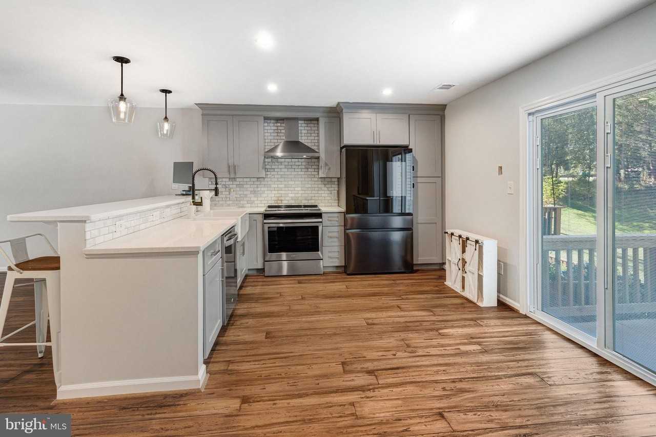 16334 Taconic Cir - Photo 4 of 31