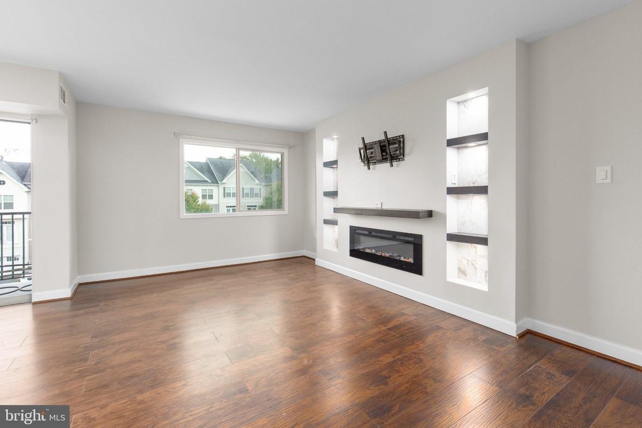 1550 Renate Dr #304 - Photo 7 of 34