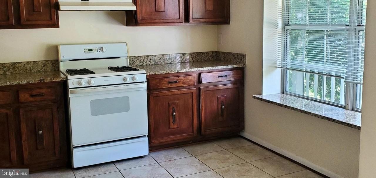 15268 Cloverdale Rd - Photo 3 of 13