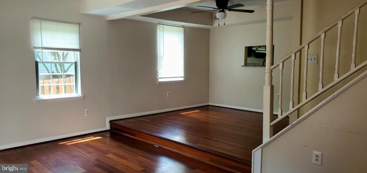 15268 Cloverdale Rd - Photo 5 of 13
