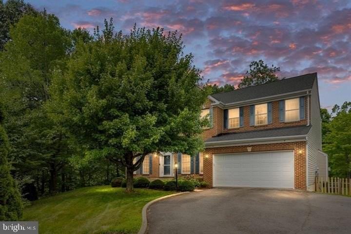20 Palace Ln - Photo 2 of 34