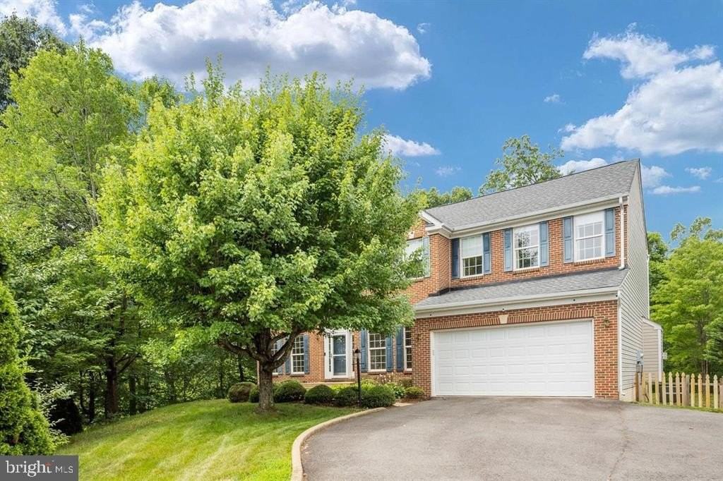 20 Palace Ln - Photo 3 of 34
