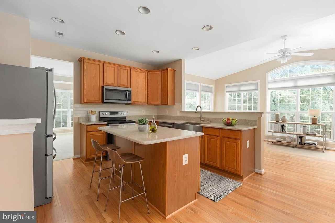 20 Palace Ln - Photo 7 of 34