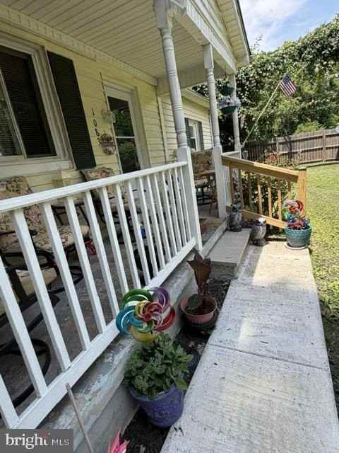 1083 Holly Vista Dr - Photo 2 of 10
