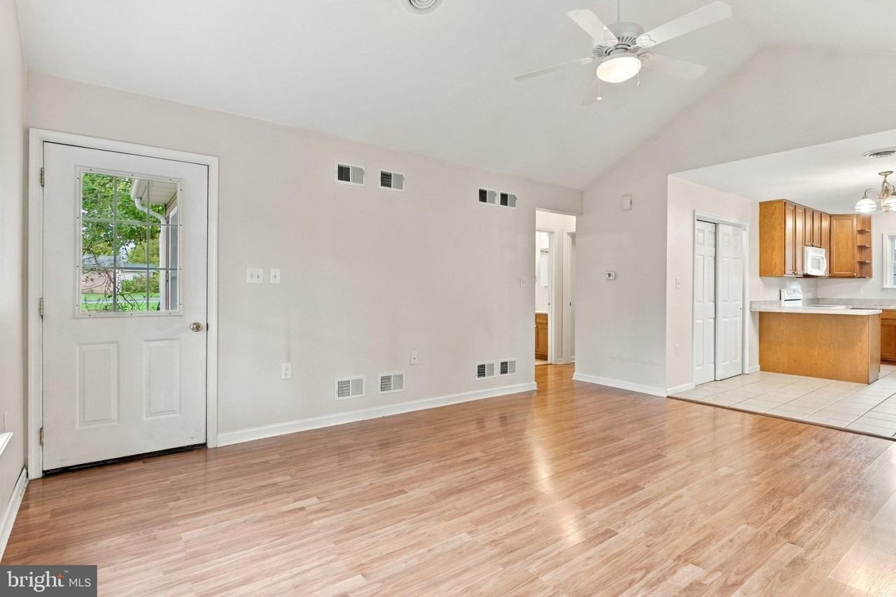 236 Warm Springs Ave - Photo 5 of 50