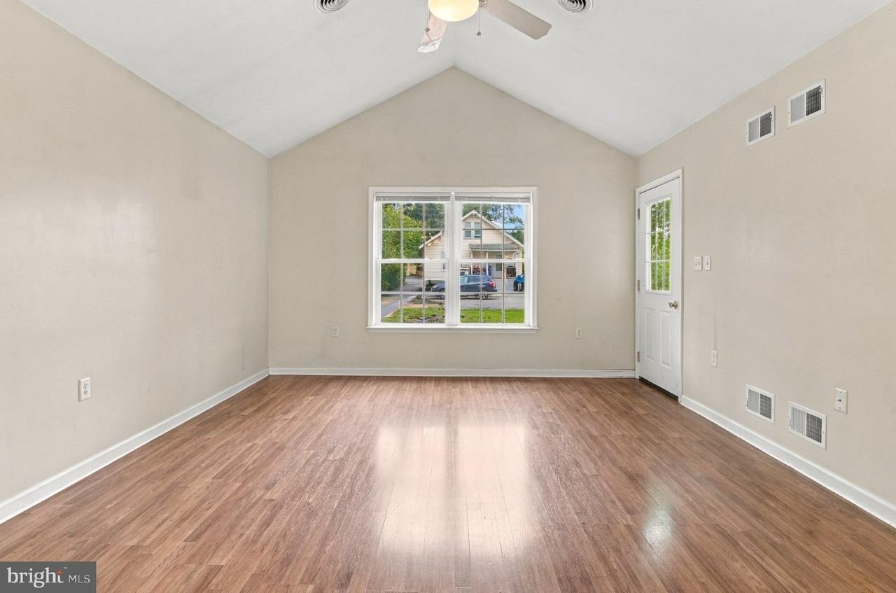 236 Warm Springs Ave - Photo 6 of 50