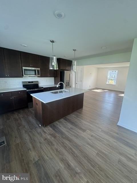 172 Bolingbroke Way - Photo 2 of 19