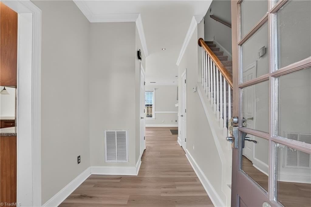 8 Nandina Dr - Photo 3 of 42