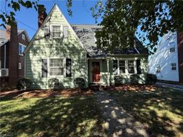 featured image of 2105 Queen St