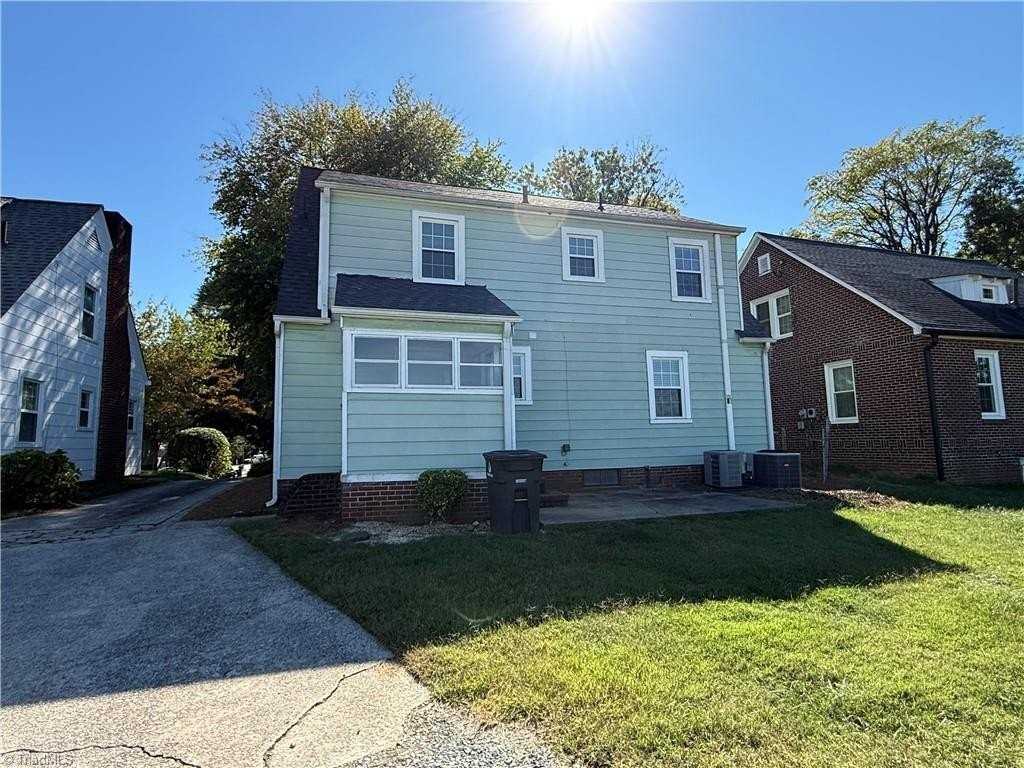 2105 Queen St - Photo 2 of 21