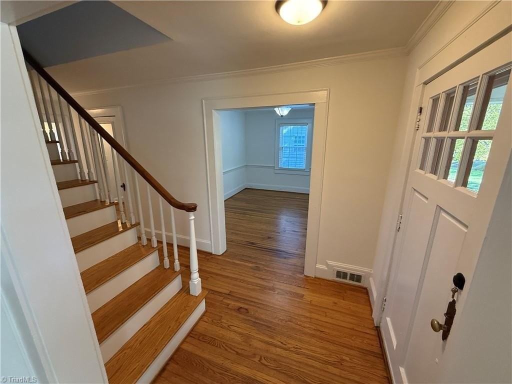 2105 Queen St - Photo 4 of 21