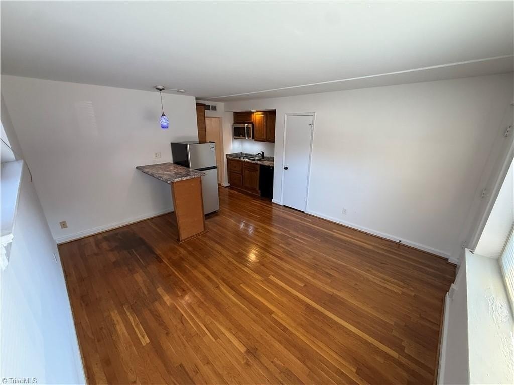 1330 W 1st St #C - Photo 4 of 10