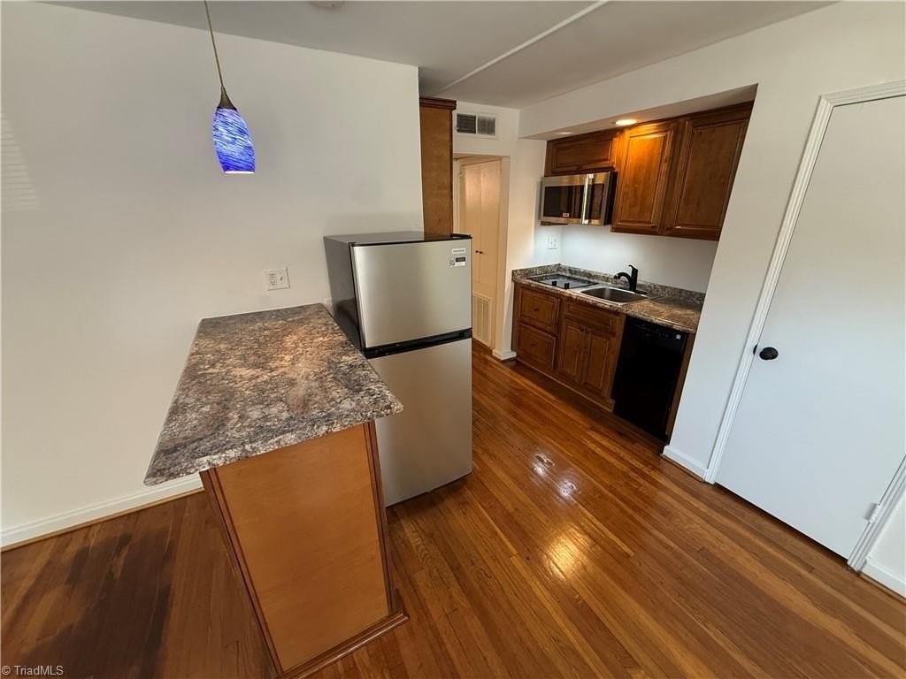1330 W 1st St #C - Photo 5 of 10