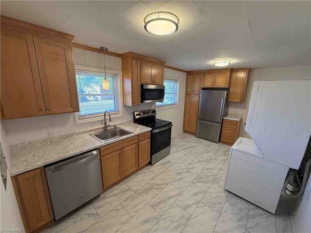 2825 S Main St - Photo 2 of 9
