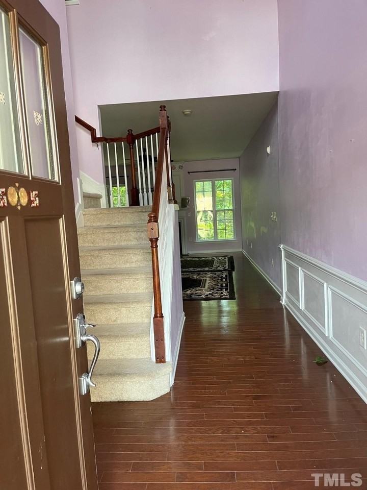 512 Dyersville Dr - Photo 3 of 19