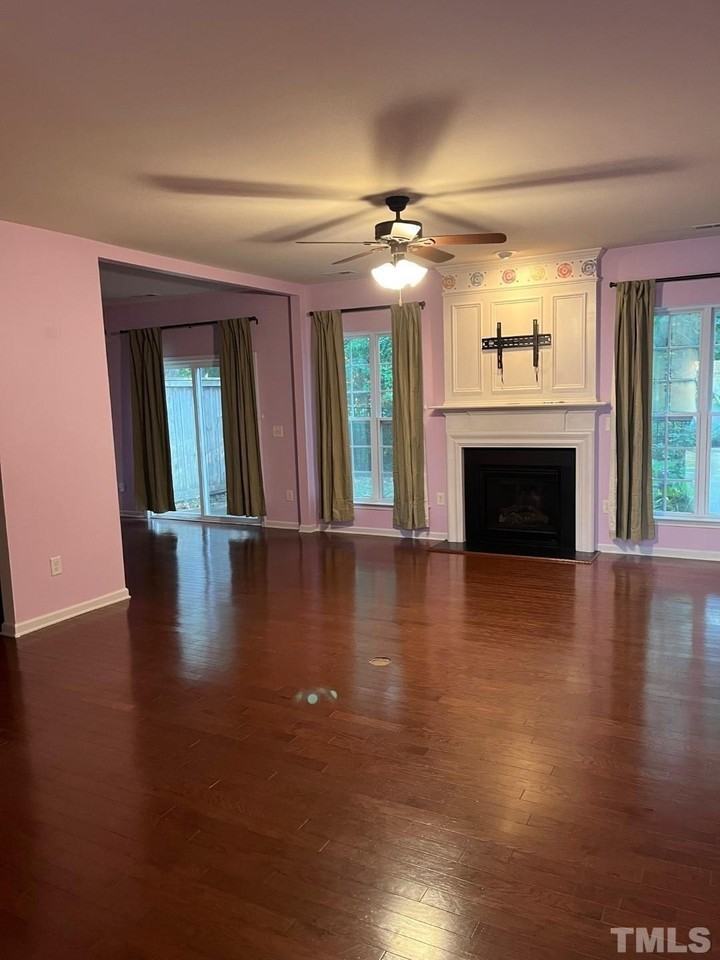 512 Dyersville Dr - Photo 4 of 19