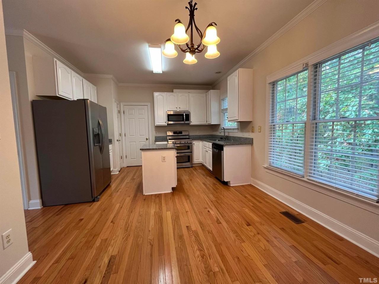 14 Aman Ct - Photo 7 of 21