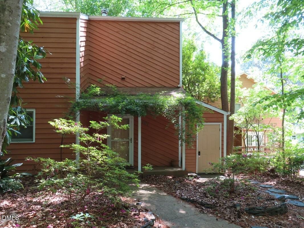 107 S Peak Dr - Photo 2 of 26