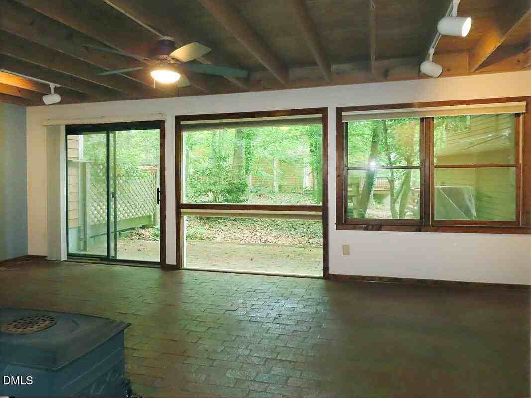 107 S Peak Dr - Photo 7 of 26