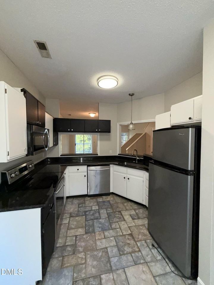 6011 Winterpointe Ln #205 - Photo 5 of 16