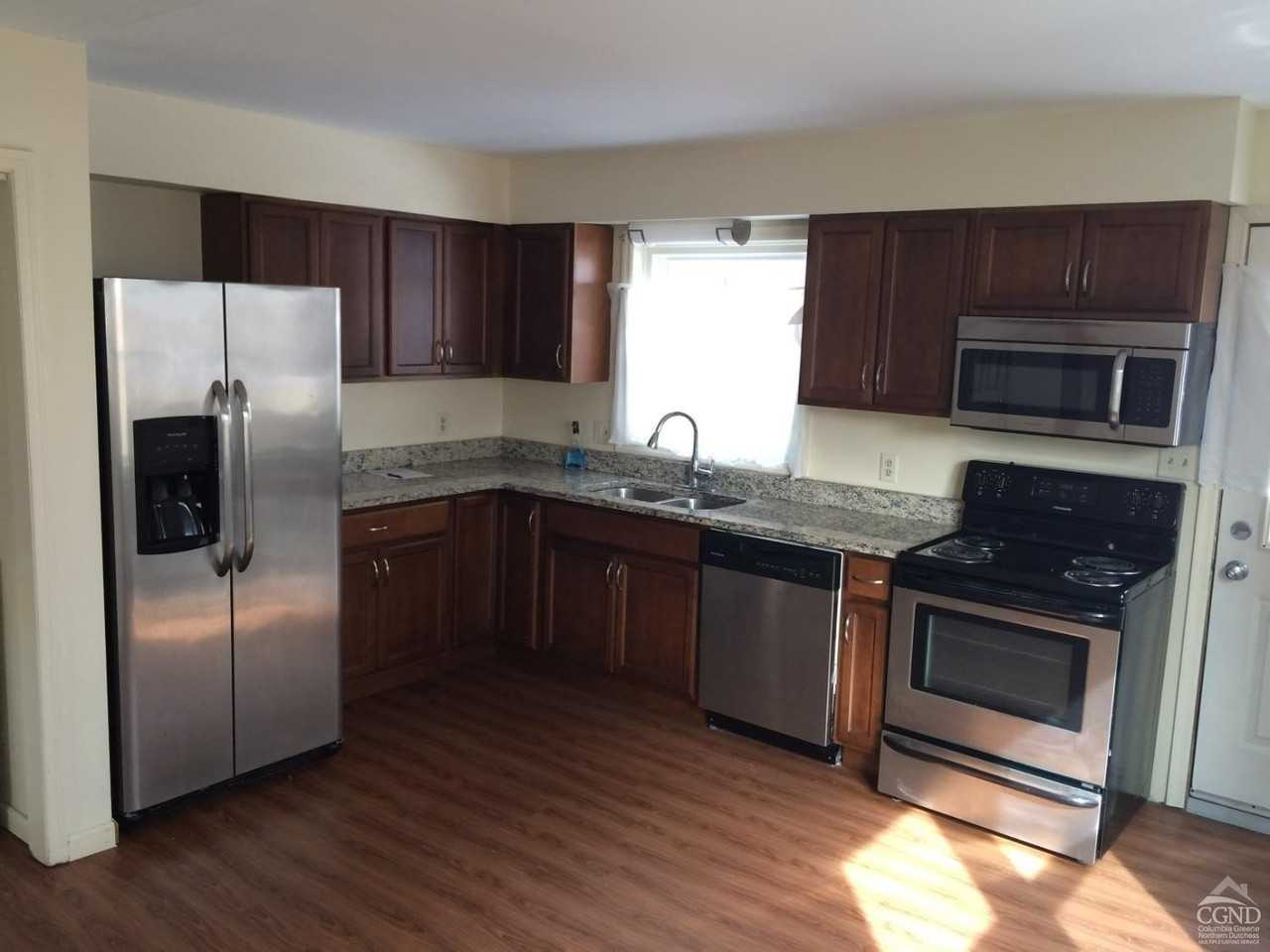 324 Columbia St - Photo 2 of 10