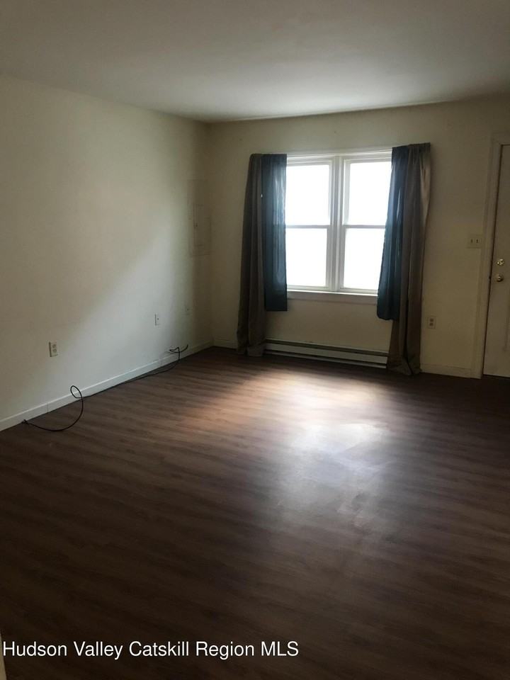 324 Columbia St - Photo 4 of 10