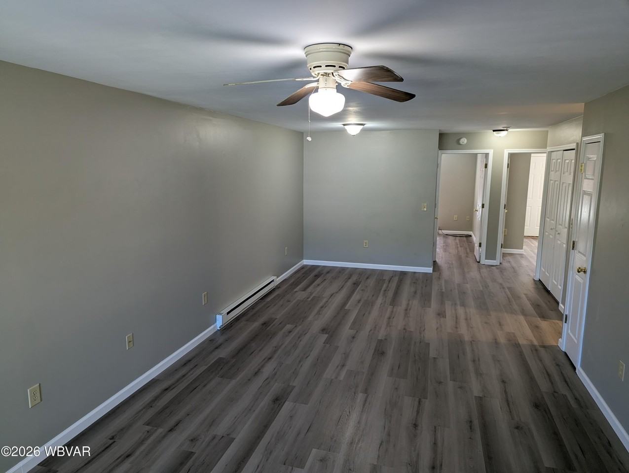 405 Meadow Aly - Photo 2 of 13