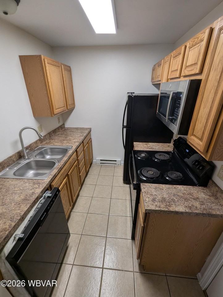 405 Meadow Aly - Photo 4 of 13