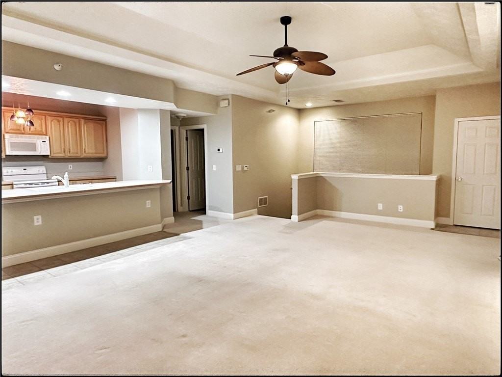 248 Adams Pointe Blvd #2 - Photo 3 of 23