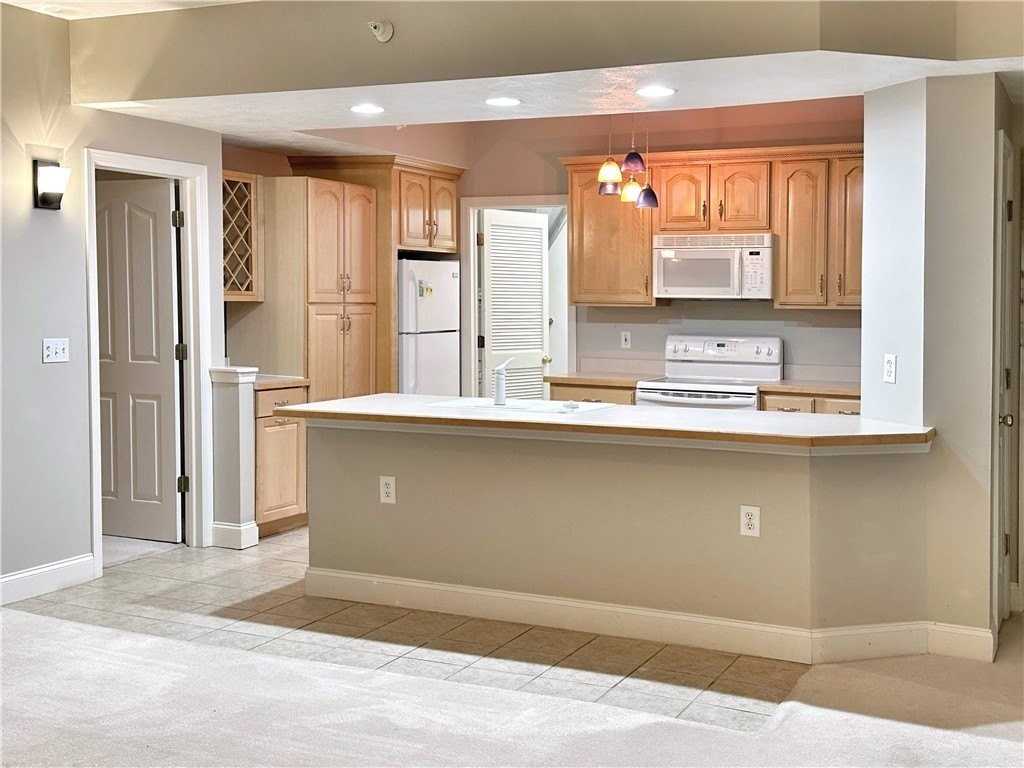 248 Adams Pointe Blvd #2 - Photo 4 of 23