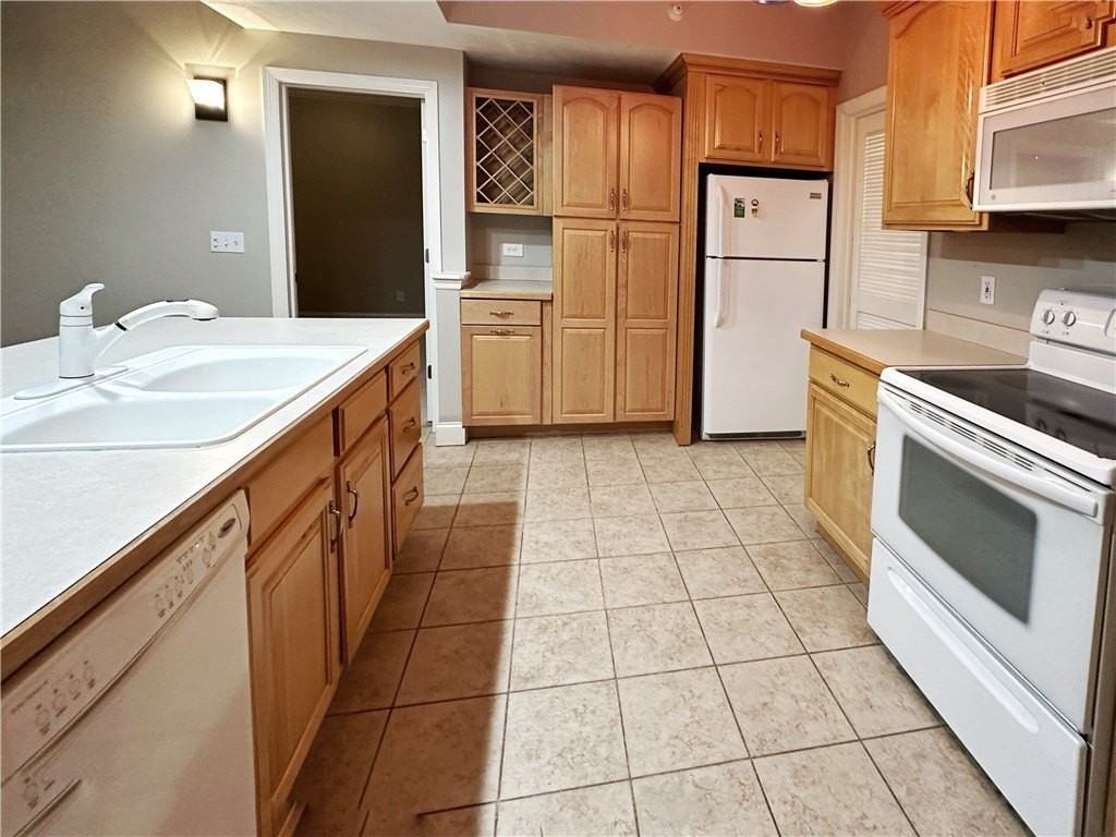 248 Adams Pointe Blvd #2 - Photo 5 of 23