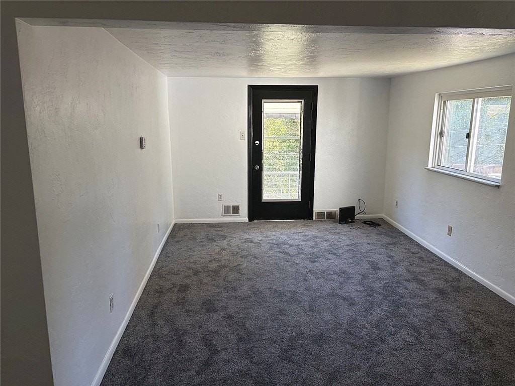 912 Hillsboro St - Photo 5 of 32