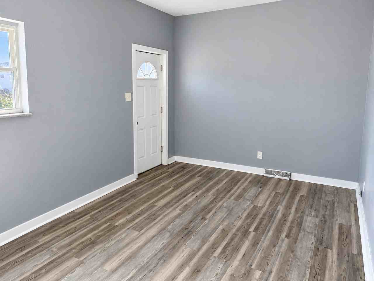 110 4th St - Photo 6 of 13