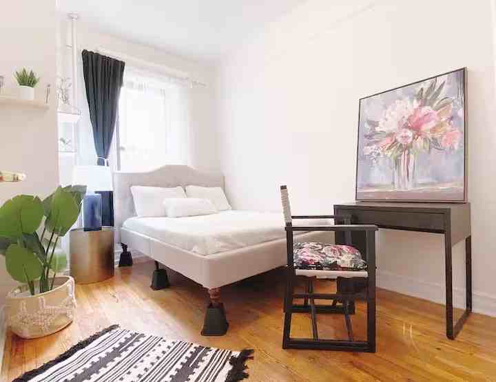 Private Bedroom in 4 Bedroom/1 Bathroom Home - Photo 2 of 5