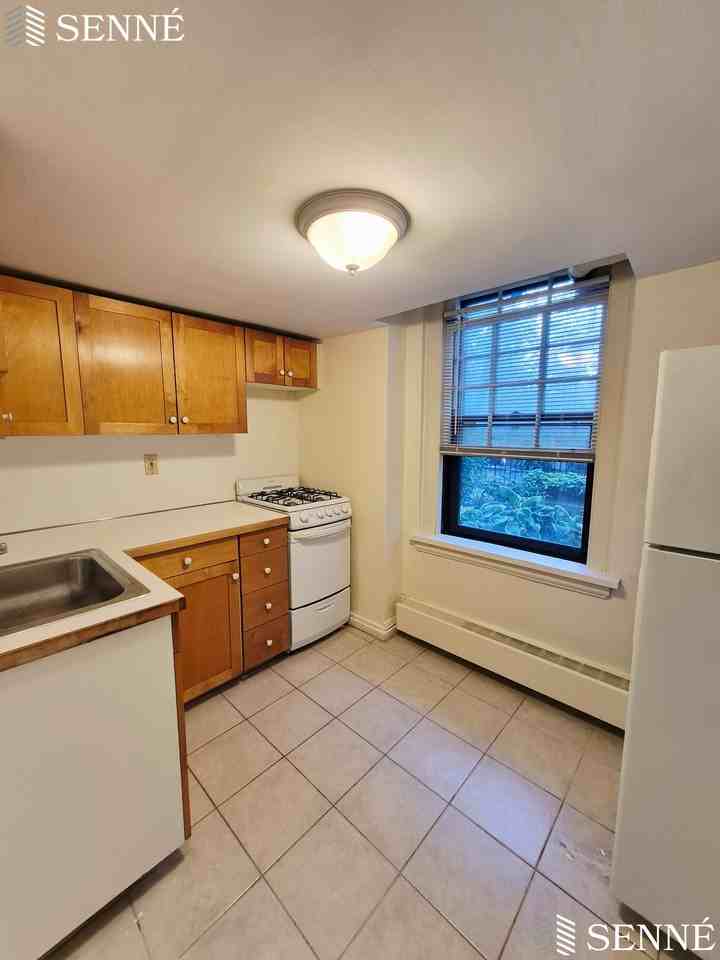 988 Memorial Dr - Photo 6 of 11