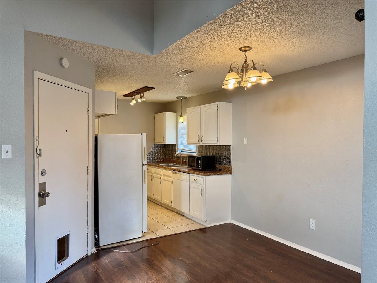 3749 Radcliff Rd - Photo 4 of 16